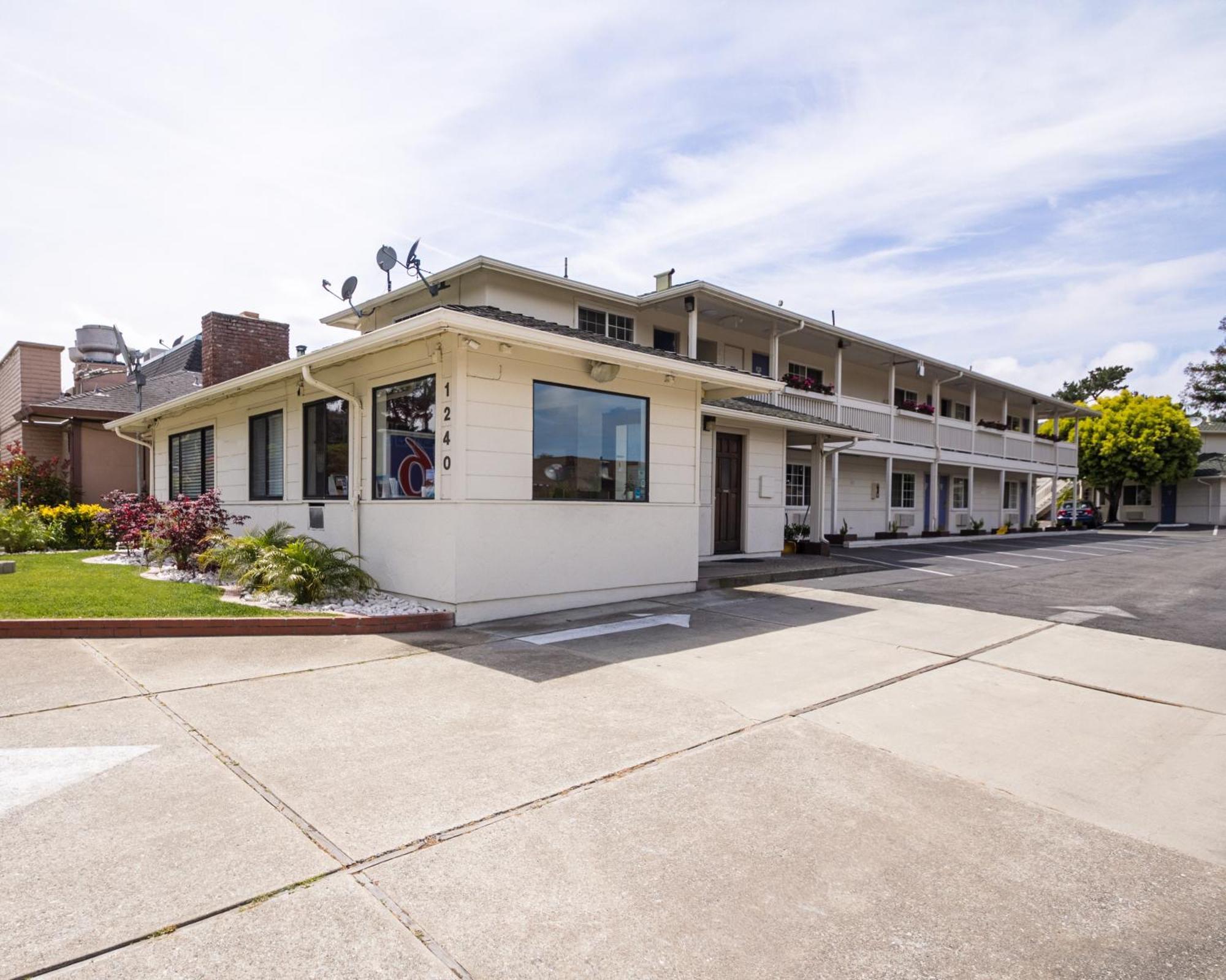 Fisherman'S Cove Inn Monterey Exterior photo